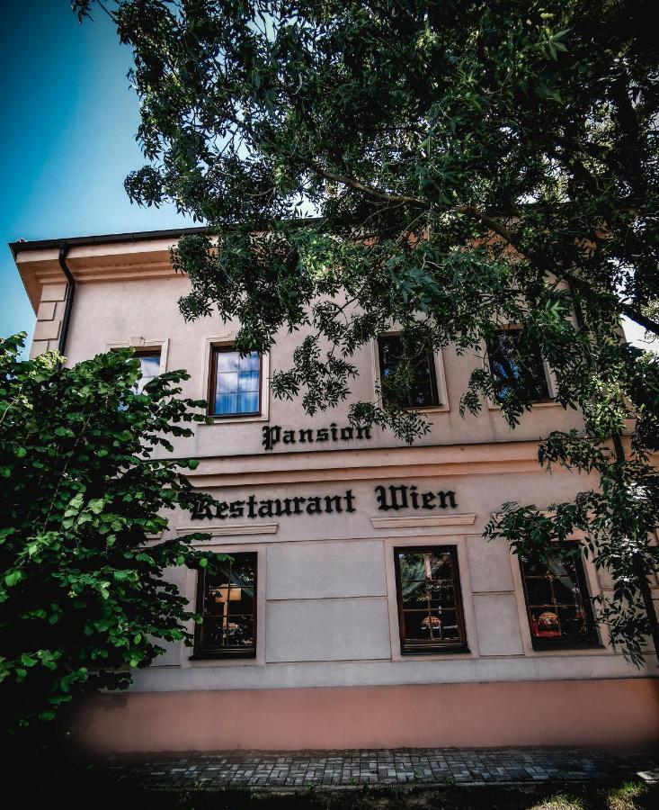 Restaurant Pansion Wien Cierny Brod Екстериор снимка