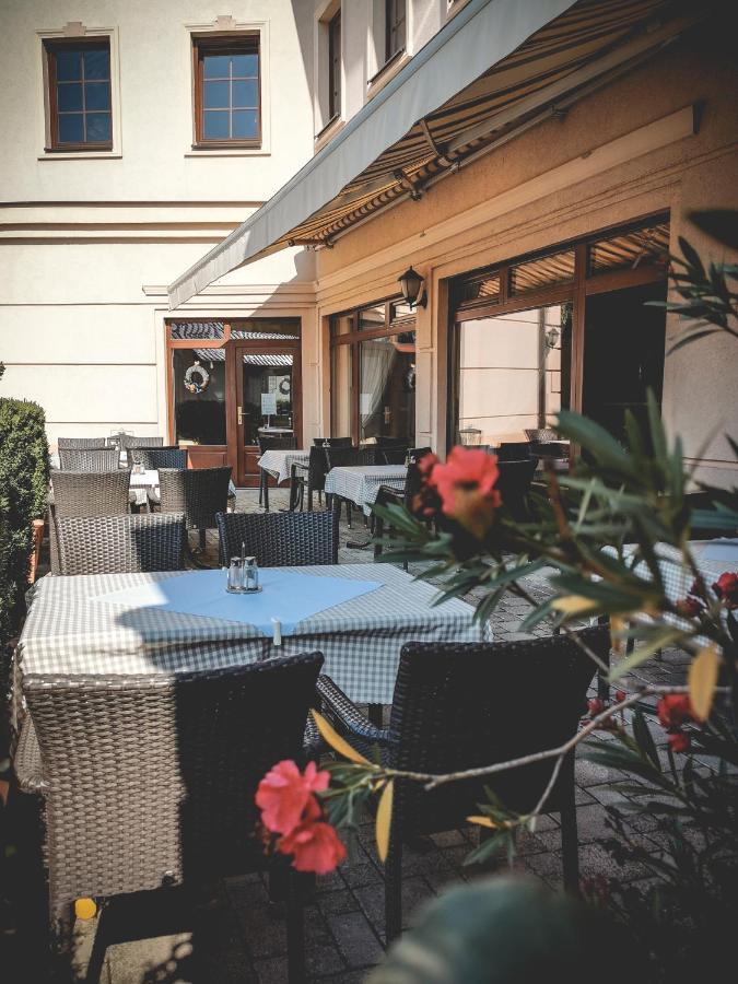 Restaurant Pansion Wien Cierny Brod Екстериор снимка