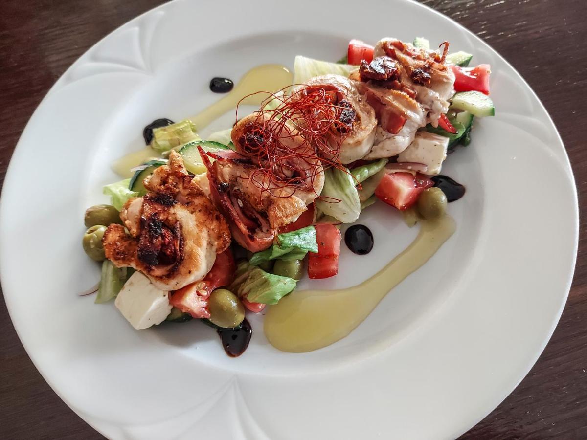 Restaurant Pansion Wien Cierny Brod Екстериор снимка