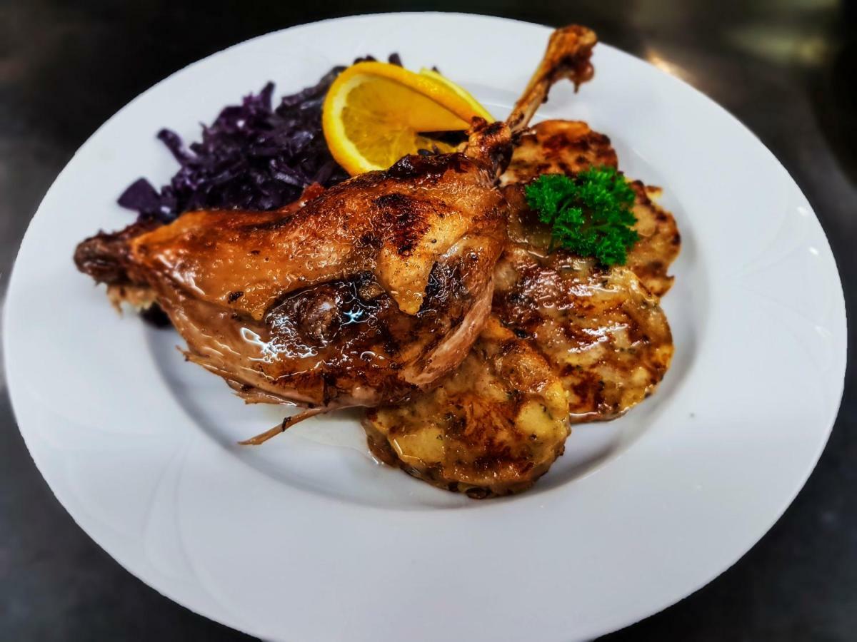 Restaurant Pansion Wien Cierny Brod Екстериор снимка