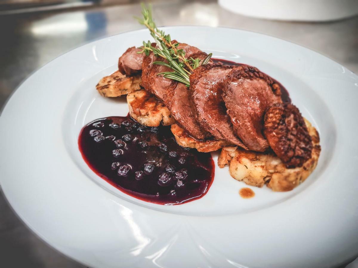 Restaurant Pansion Wien Cierny Brod Екстериор снимка