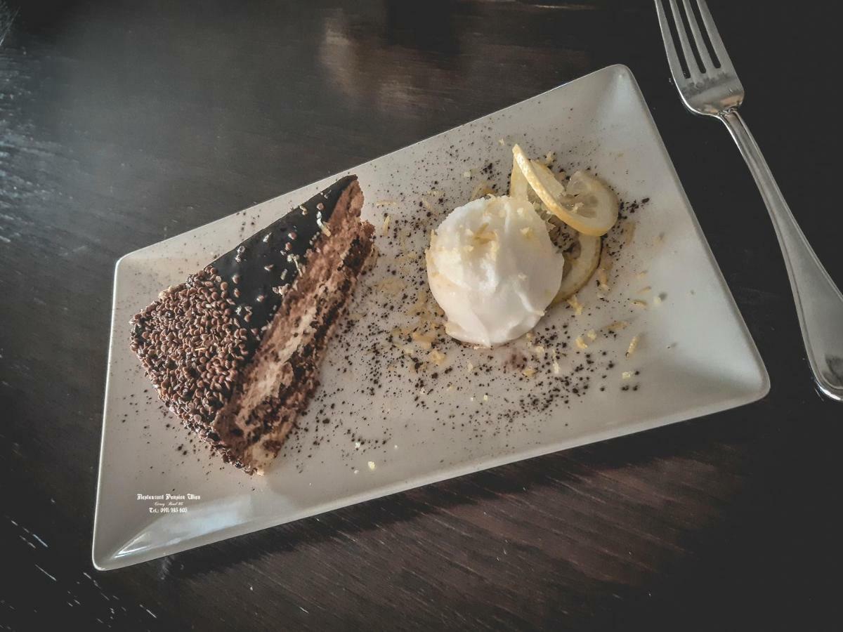 Restaurant Pansion Wien Cierny Brod Екстериор снимка